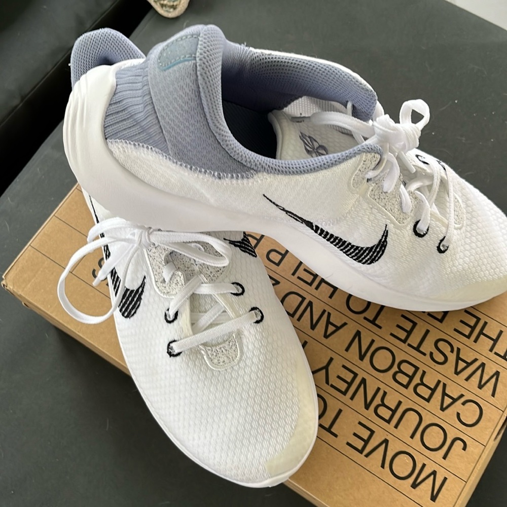 Men’s Nike Flex Experience Running Shoes. EUC! Size 10.5